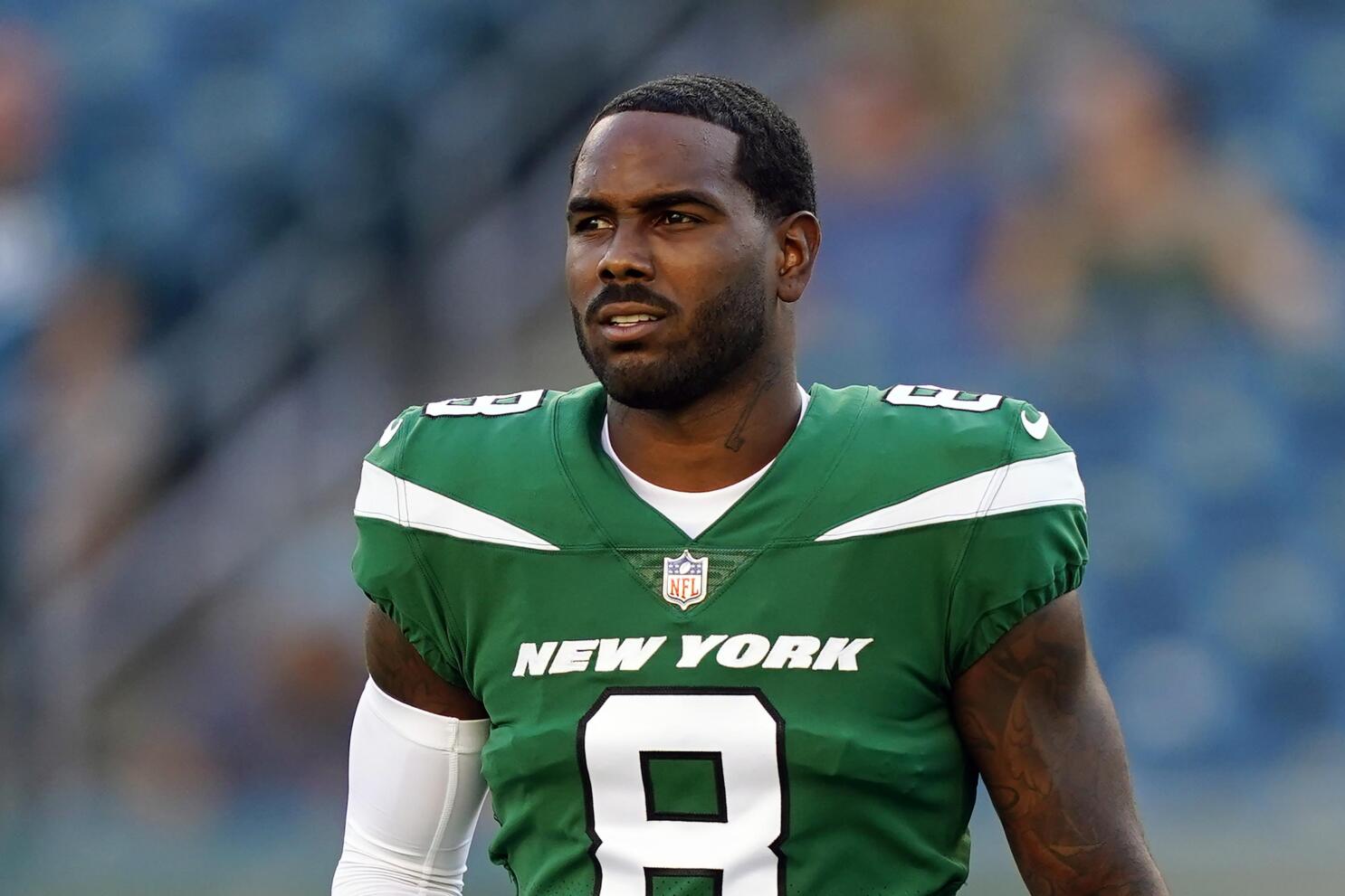 AP source: Jets' frustrated WR Elijah Moore requests trade