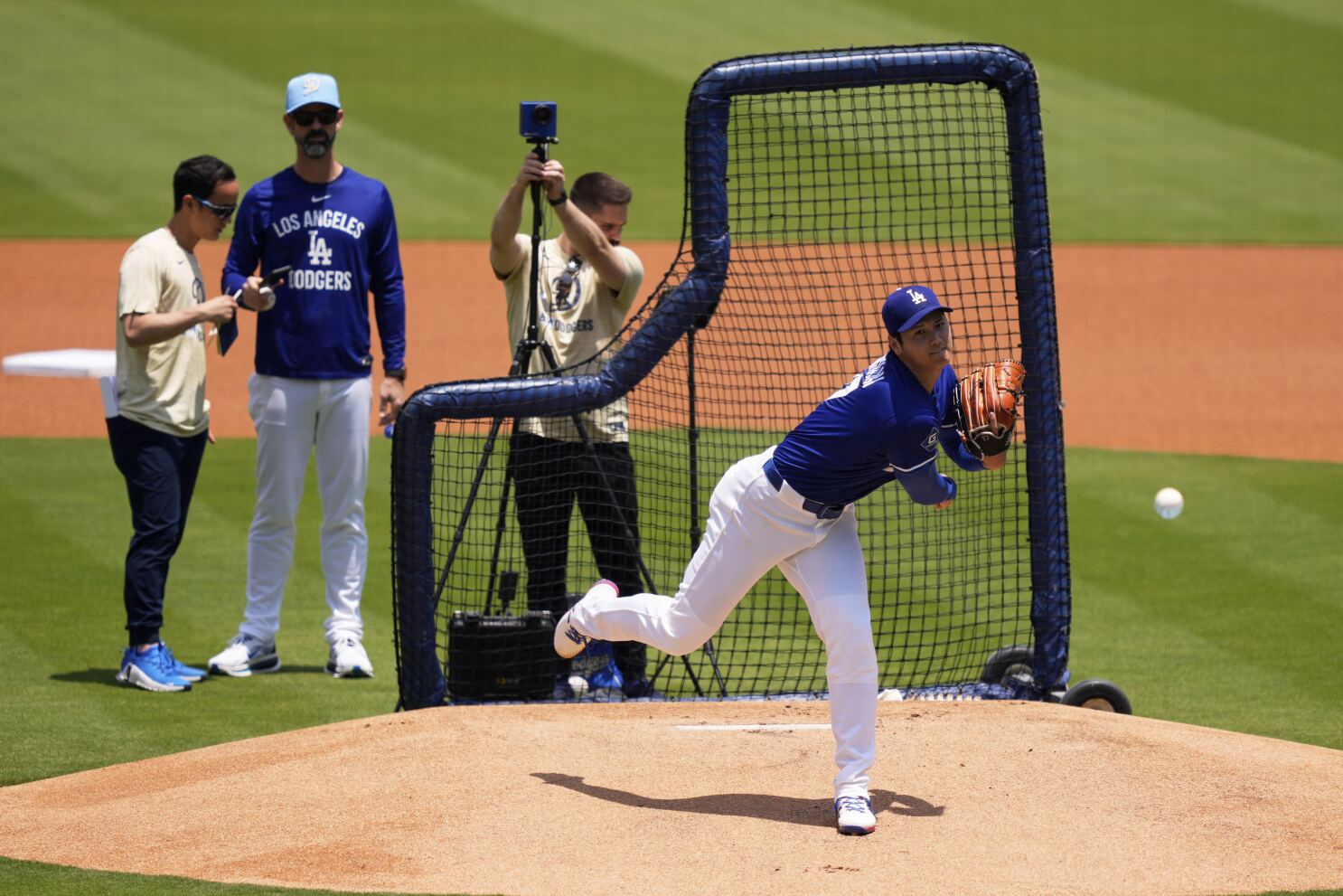 Ohtani throws 29 pitches in live batting practice for Dodgers