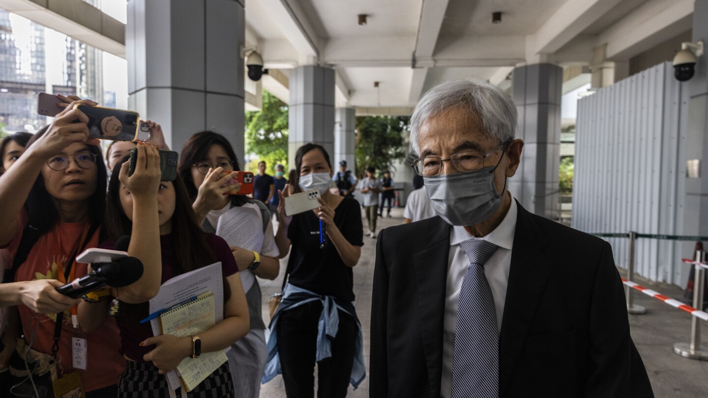 Destacados activistas por la democracia de Hong Kong han ganado parcialmente un intento de anular sus condenas por una protesta de 2019.