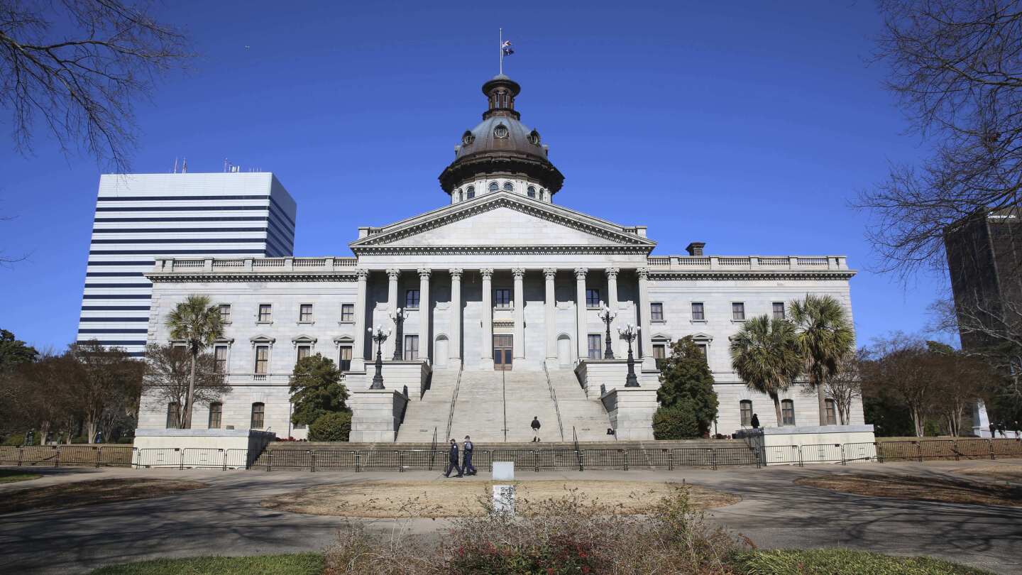 Републиканците от Южна Каролина претеглят здравните ограничения за транссексуални лица, тъй като Мисури вижда подобни законопроекти