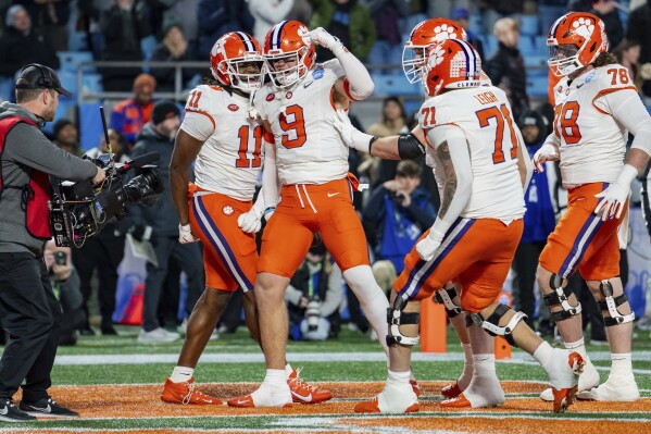 Clemson tight end Jake Briningstool (9) celebrates his touchdown in the first half of the Atlantic Coast Conference championship NCAA college football game against SMU Saturday, Dec. 7, 2024, in Charlotte, N.C. (AP Photo/Jacob Kupferman)