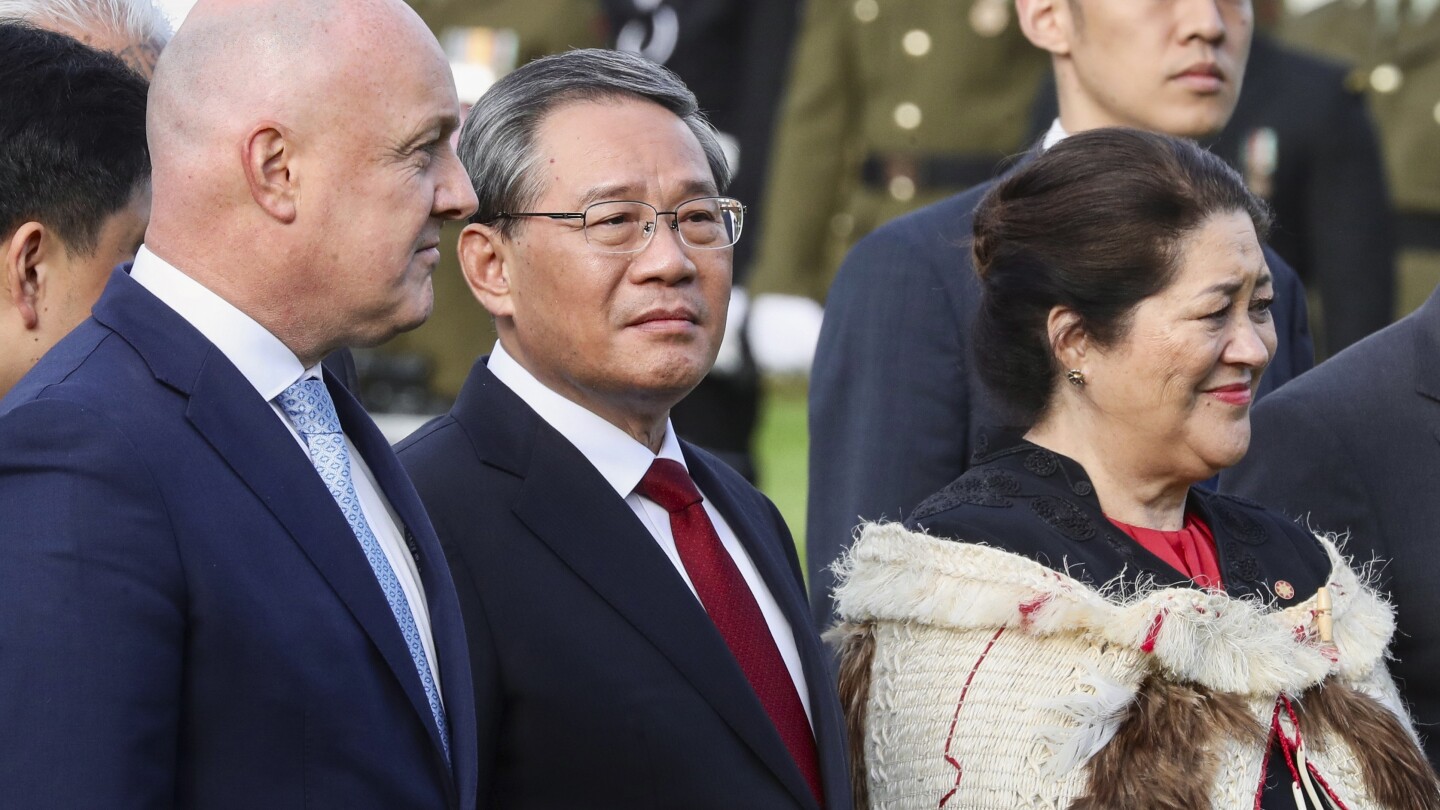 УЕЛИНГТЪН Нова Зеландия АП — Китайският премиер Ли Цян се