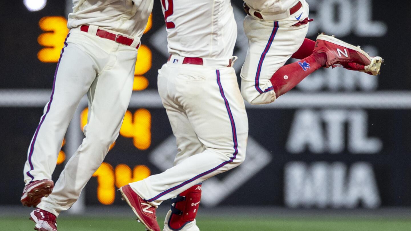 Segura's second straight walkoff lifts Phils over Yankees 8-7