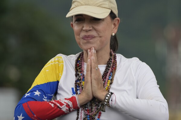 Opposition leader Maria Corina Machado greets supporters at a campaign rally for presidential candidate Edmundo Gonzalez, in Valencia, Venezuela, Saturday, July 13, 2024. (ĢӰԺ Photo/Ariana Cubillos)