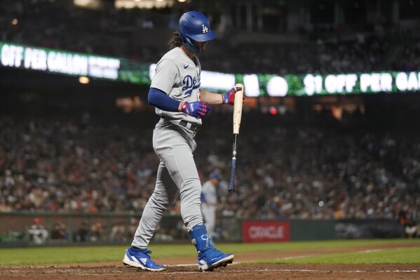 SF Giants lose first game against Dodgers in final series this
