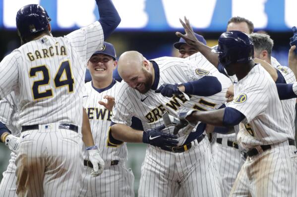 Rowdy Tellez delivers walk-off winner for Brewers