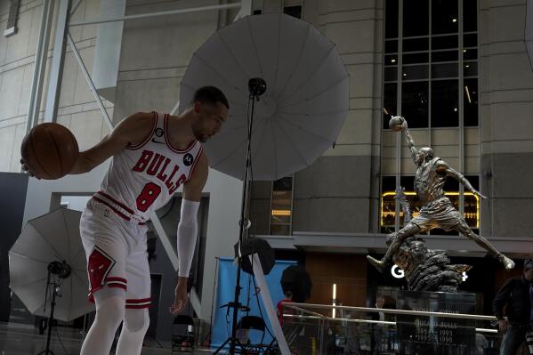 Chicago Bulls on X: Our pop-up Bull Market team shop outside the