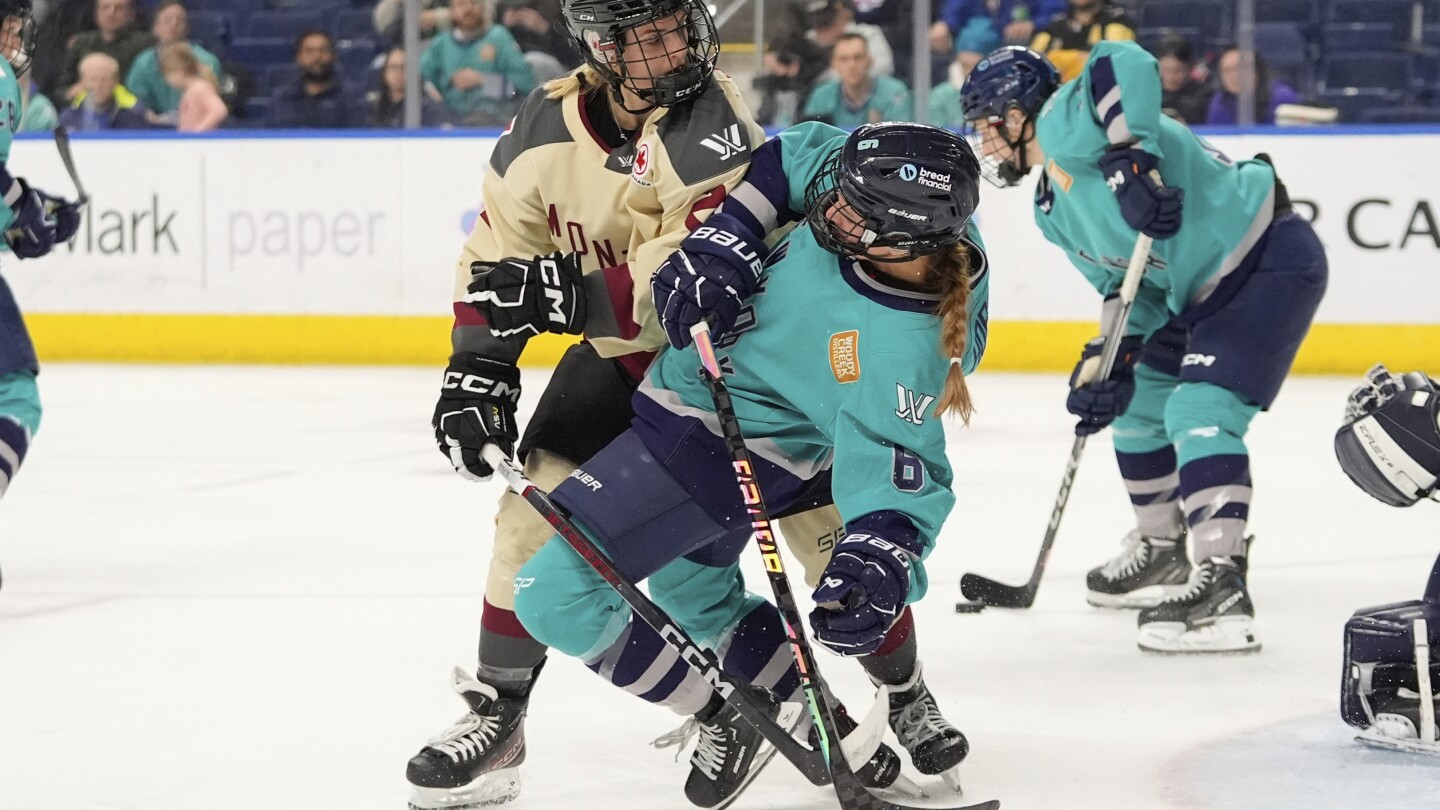 Новата професионална женска хокейна лига позволява повече удари. Играчите казват, че обичат да показват тези умения