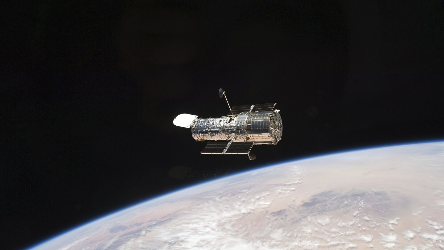 Космическият телескоп Хъбъл на НАСА временно спира наблюденията след повреда