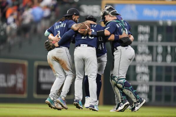 Toro pinch-hits for hurt J-Rod, leads Mariners past Astros