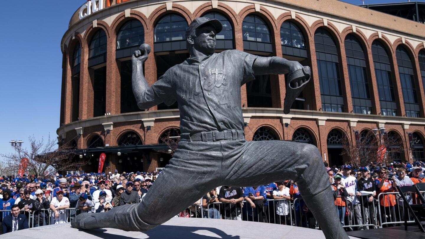 Mike Piazza pays tribute to 'baseball icon' Tom Seaver