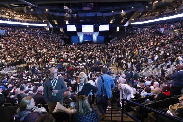 Harold and Caroline Ernst of St. Louis chat with fellow shareholders as they wait for the Berkshire Hathaway annual meeting to begin on Saturday, May 4, 2024, in Omaha, Neb. (AP Photo/Rebecca S. Gratz)