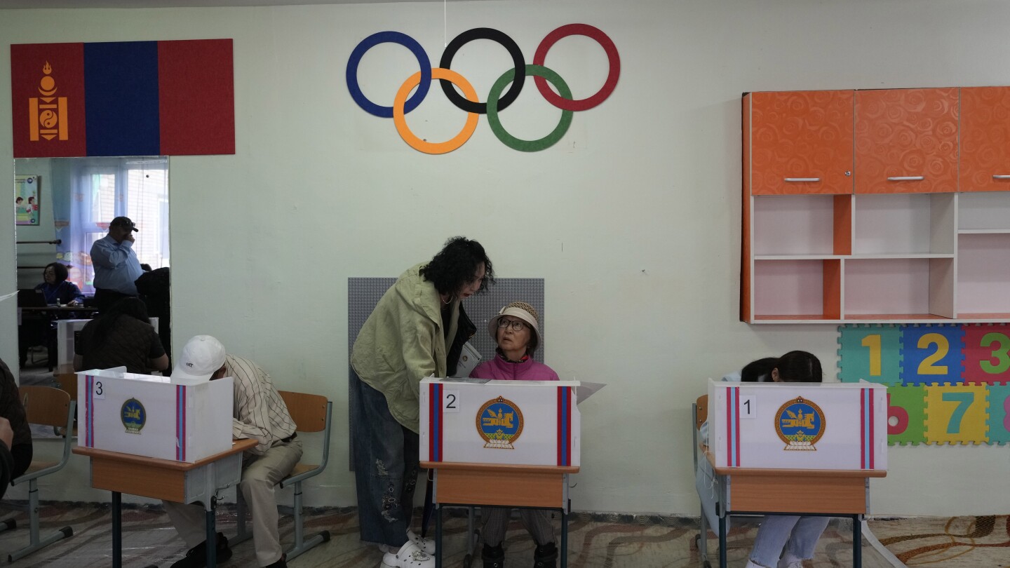 Los resultados preliminares mostraron que el partido gobernante de Mongolia obtuvo una estrecha mayoría en las elecciones parlamentarias.