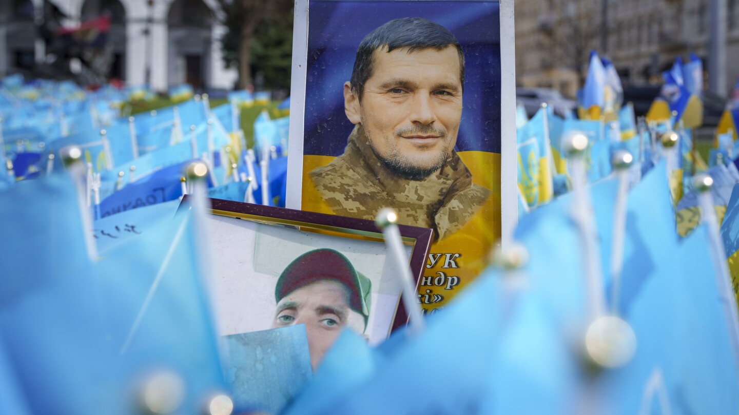 NextImg:Ukraine lowers its conscription age to 25 to replenish its beleaguered troops