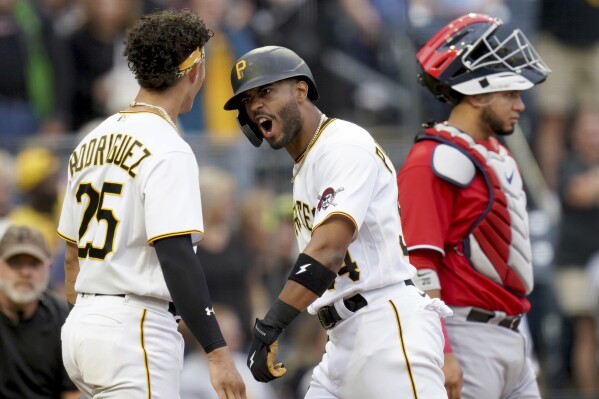 Endy Rodríguez hits his 1st major league home run to help the