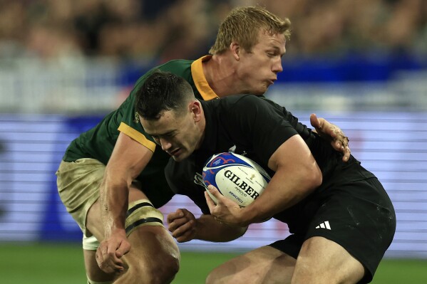 South Africa's Pieter-Steph du Toit, left, tackles New Zealand's Will Jordan during the Rugby World Cup final match between New Zealand and South Africa at the Stade de France in Saint-Denis, near Paris Saturday, Oct. 28, 2023. (AP Photo/Aurelien Morissard)