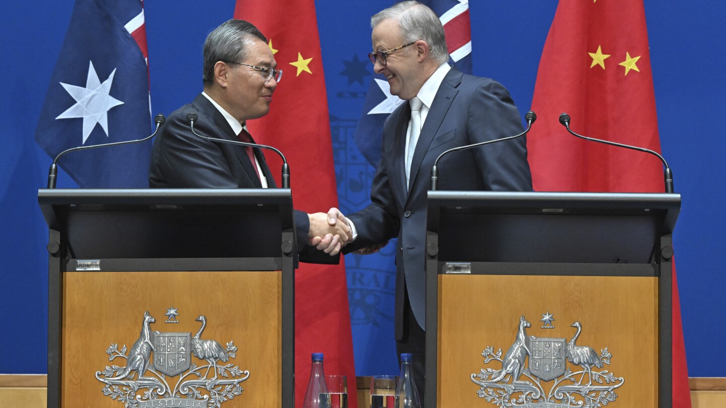 МЕЛБЪРН, Австралия (AP) — Китайският премиер Ли Цян каза, че