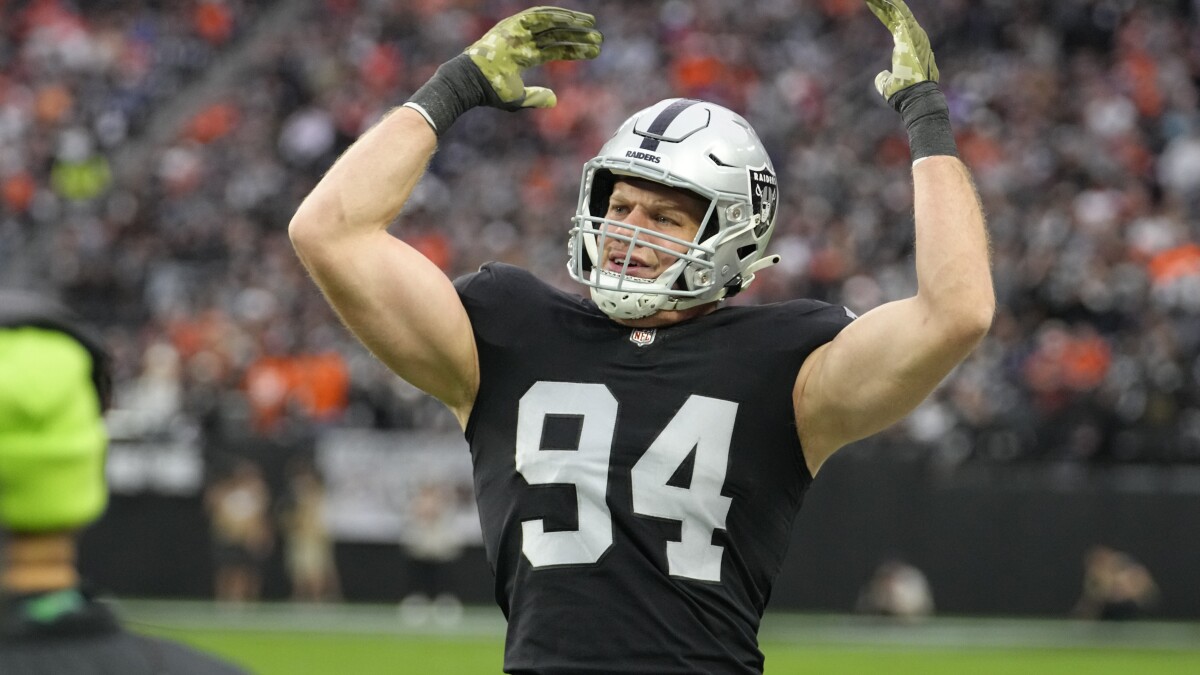 Tampa Bay brings back former Browns linebacker Carl Nassib for