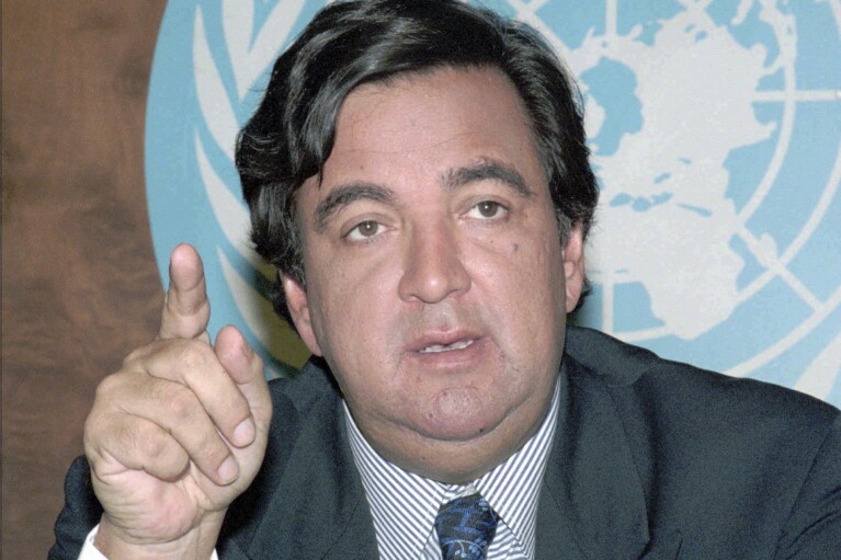 FILE - Bill Richardson, U.S. Ambassador to the U.N. addresses the press in Geneva, Switzerland on Thursday, March 26, 1998. Richardson, a two-term Democratic governor of New Mexico who later was the U.S. ambassador to the United Nations and dedicated his post-political career to working to free Americans detained overseas, has died, Saturday, Sept. 2, 2023. (AP Photo/Donald Stampfli, File)