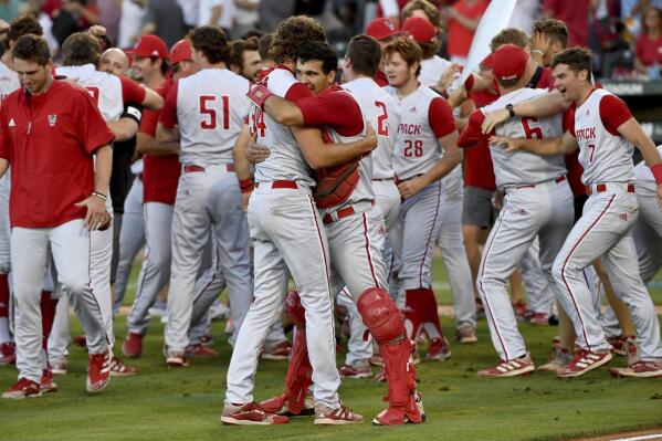 Arkansas baseball vs. UNC in super regional Game 2