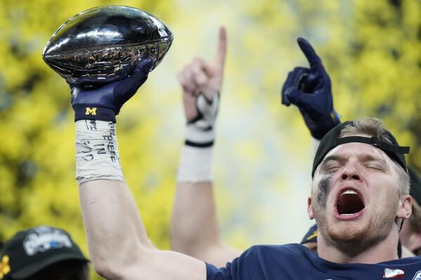 Michigan's Aidan Hutchinson wins Lombardi Award