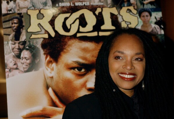 Tina Andrews, an original cast member of the landmark 1977 television series "Roots," arrives for a 25th anniversary celebration of the broadcast at the Academy of Television Arts and Sciences in North Hollywood, Calif., Tuesday, Jan. 15, 2002. (AP Photo/Chris Pizzello)