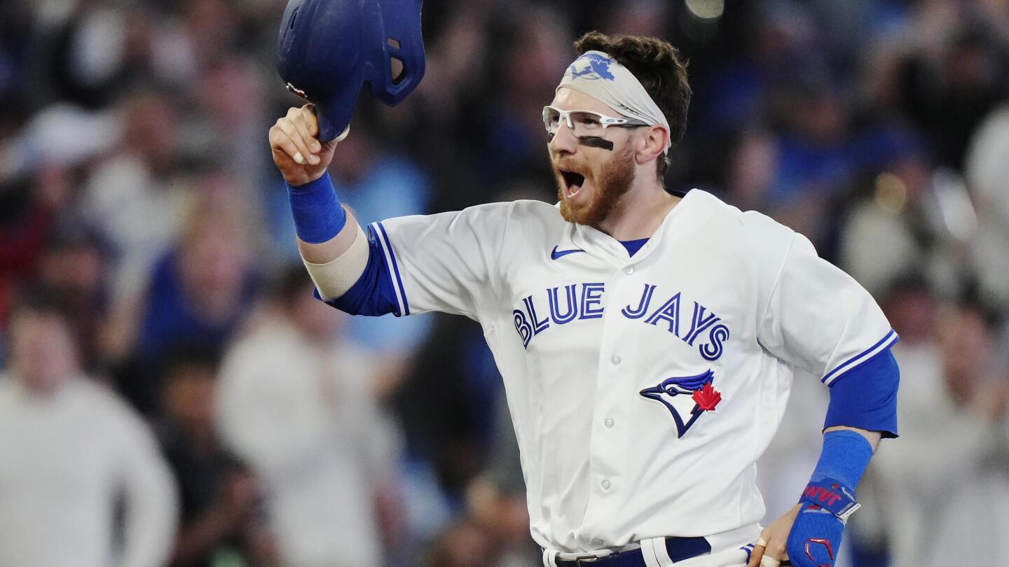 Danny Jansen delivers Blue Jays a walkoff win to complete sweep of