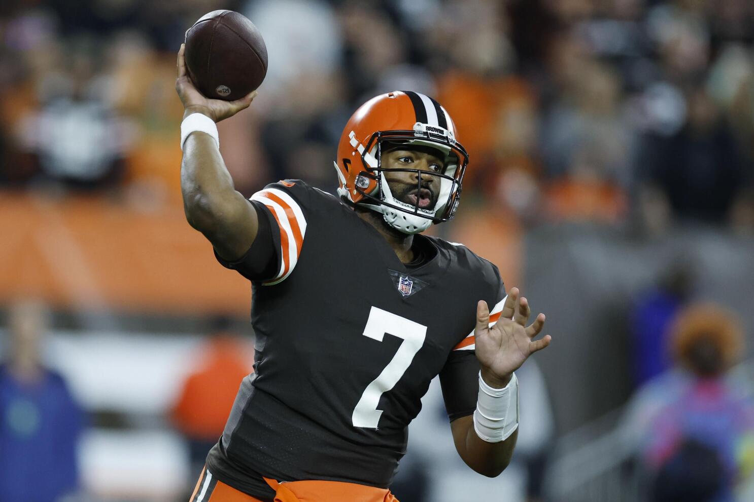 Browns hit bye in precarious state as Watson's return looms