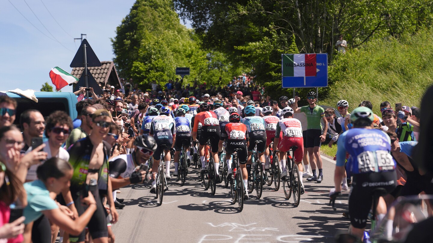 Del Toro Leads Giro d'Italia After Stage 18, Teammate Ayuso Withdraws