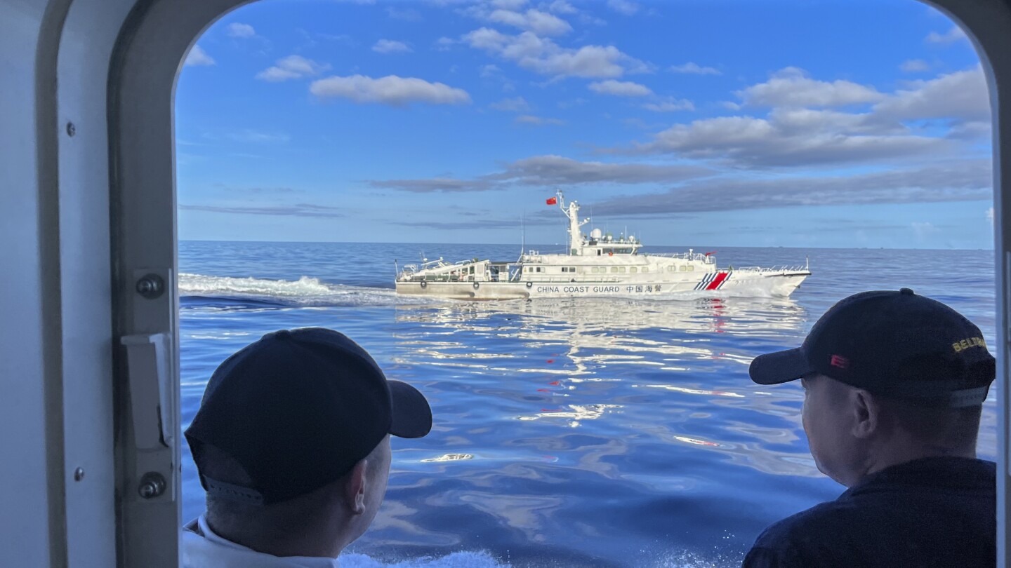 Filipínské a čínské lodě se srazily při nejnovější konfrontaci v Jihočínském moři