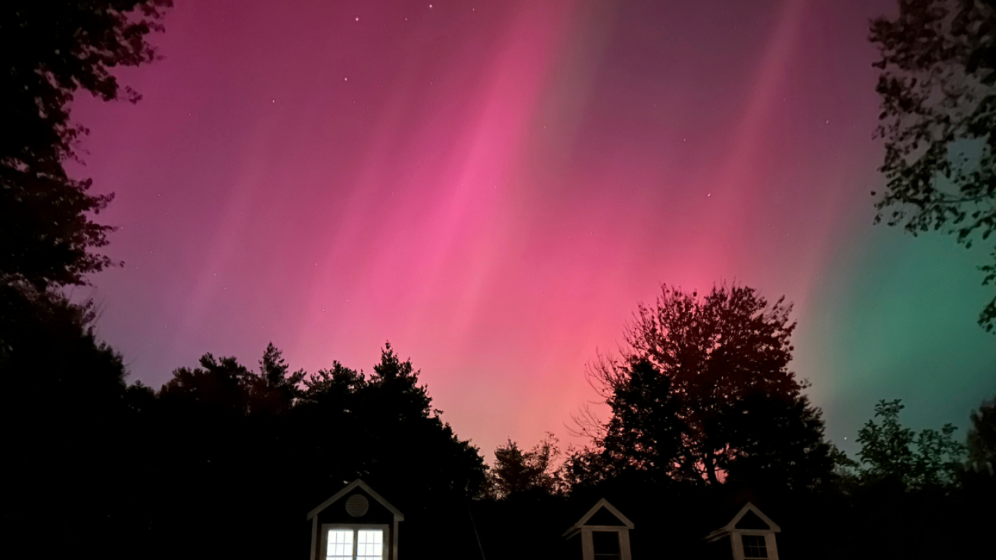 featured image thumbnail for post Majestic Northern Lights colour night skies over Europe