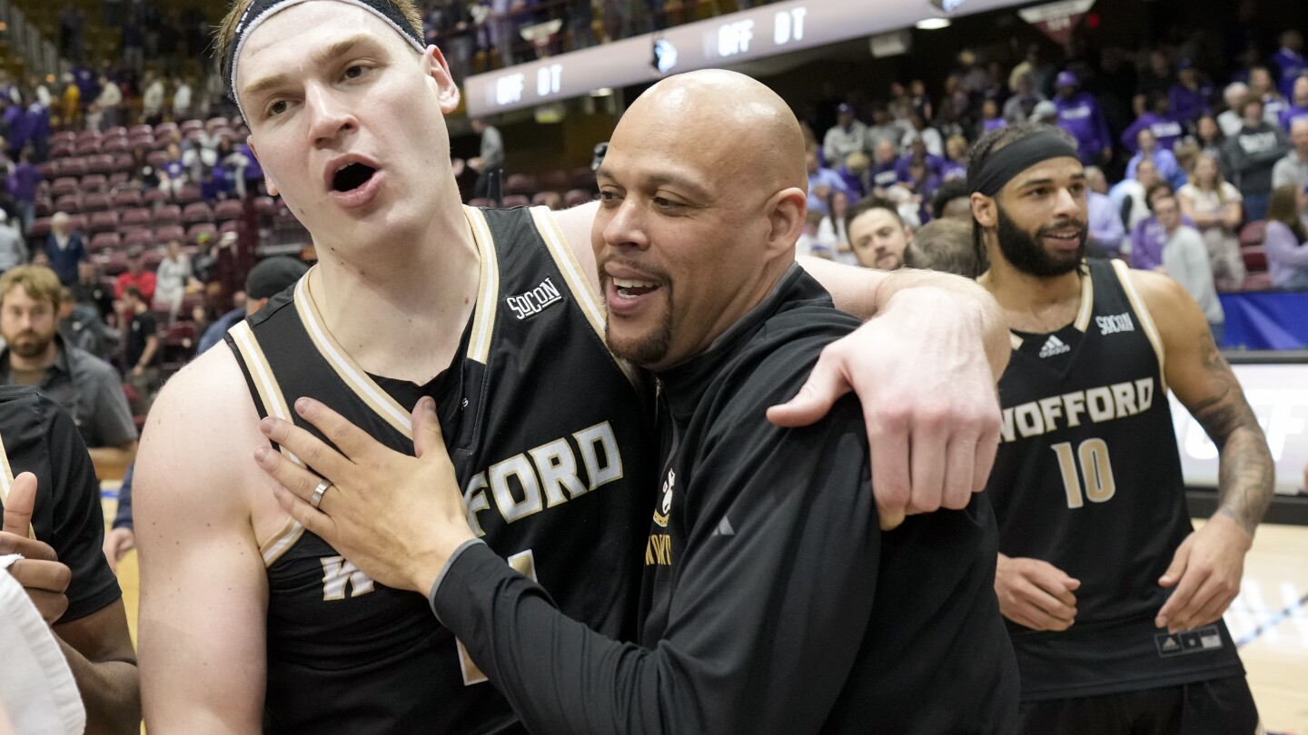 Wofford's Filewich adopts granny-style free throws with Rick Barry's guidance