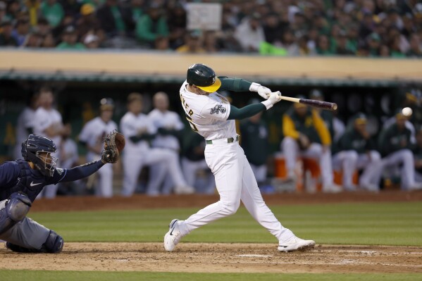 A's beat Rays 2-1