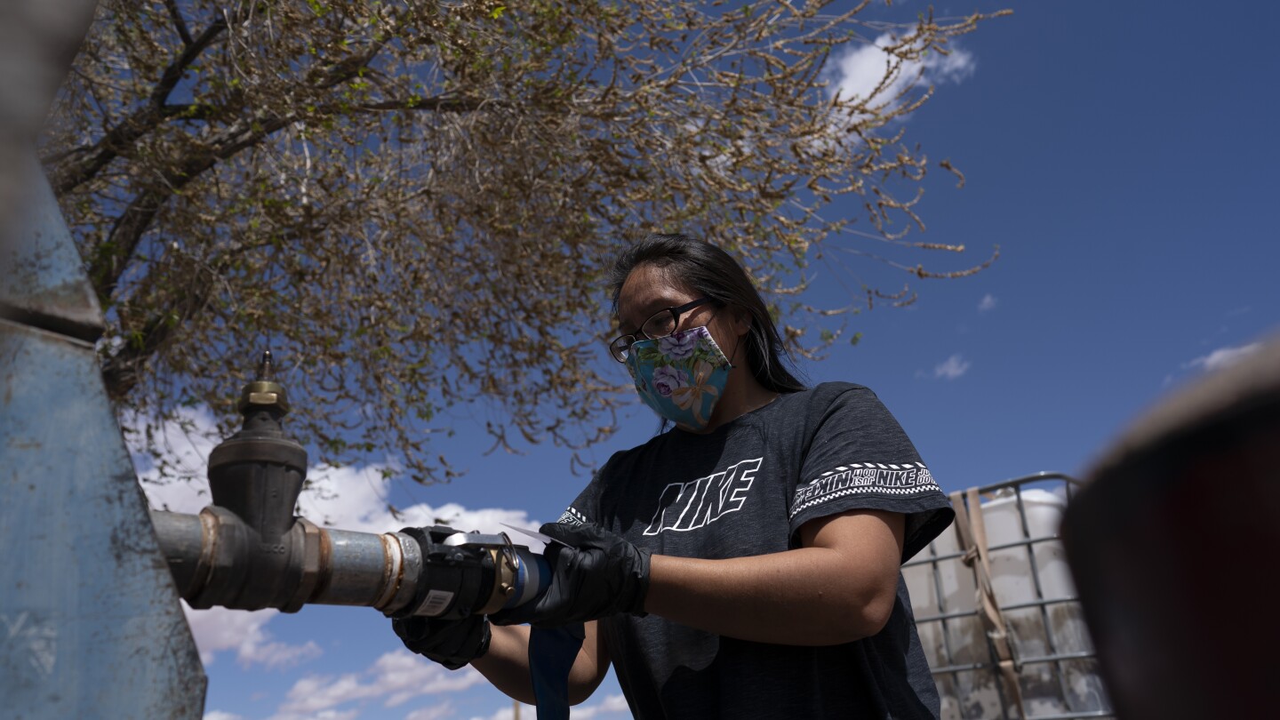 Изменението на климата, цената и конкуренцията за водни уреждания за племенни права върху река Колорадо