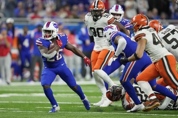 Buffalo Bills running back Devin Singletary (26) runs with the