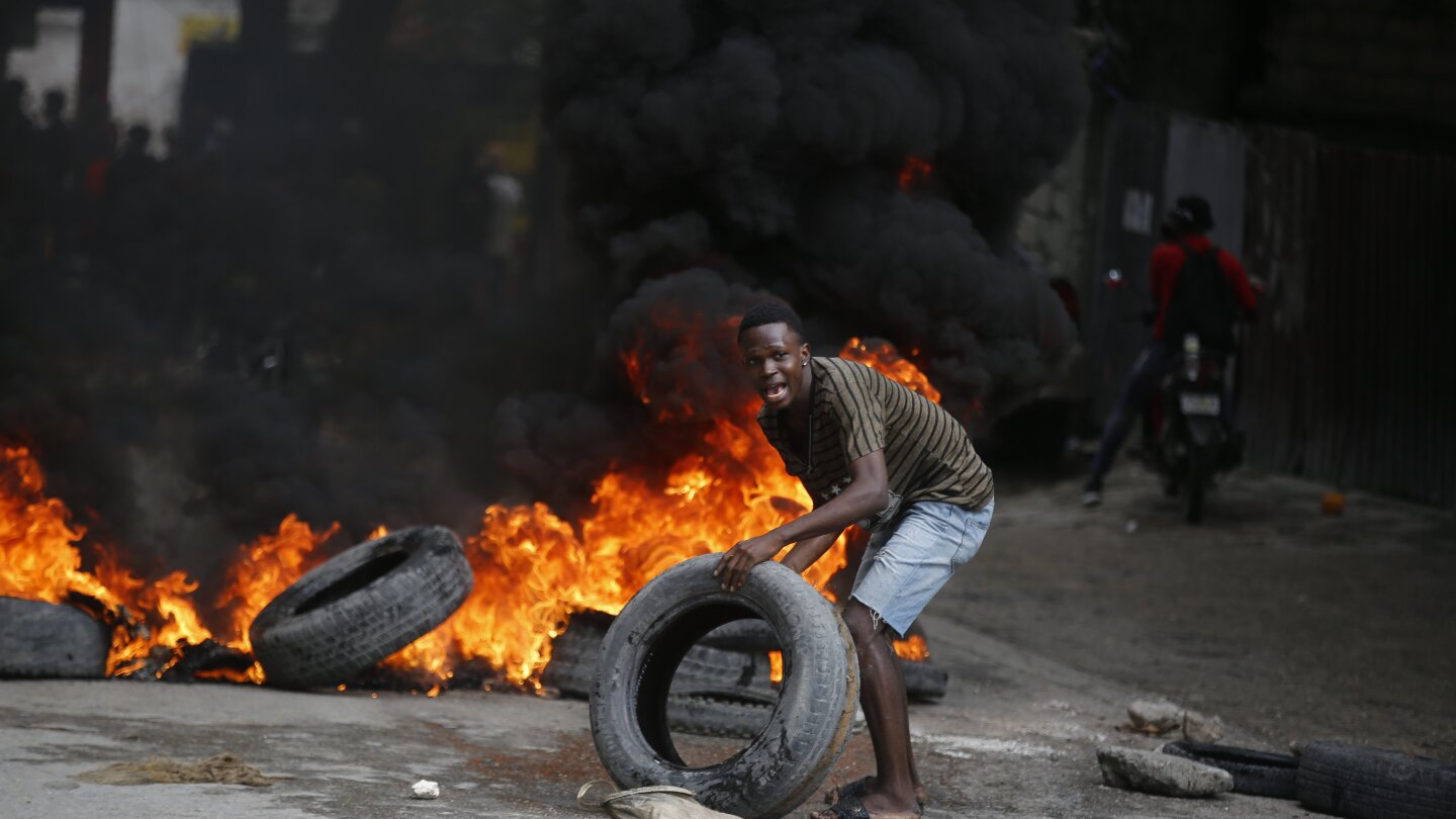 Премиерът на Хаити наруши мълчанието си, тъй като насилствени протести търсят свалянето му от власт