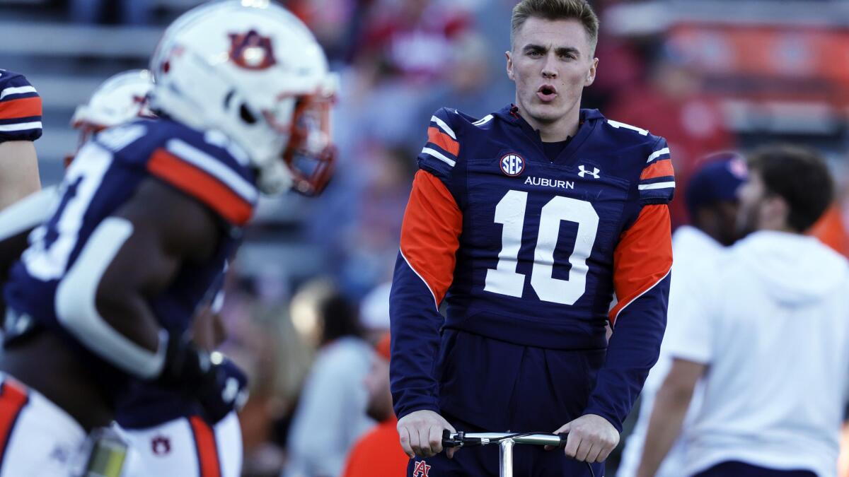 Auburn quarterback Bo Nix announces he will enter the NCAA Transfer Portal