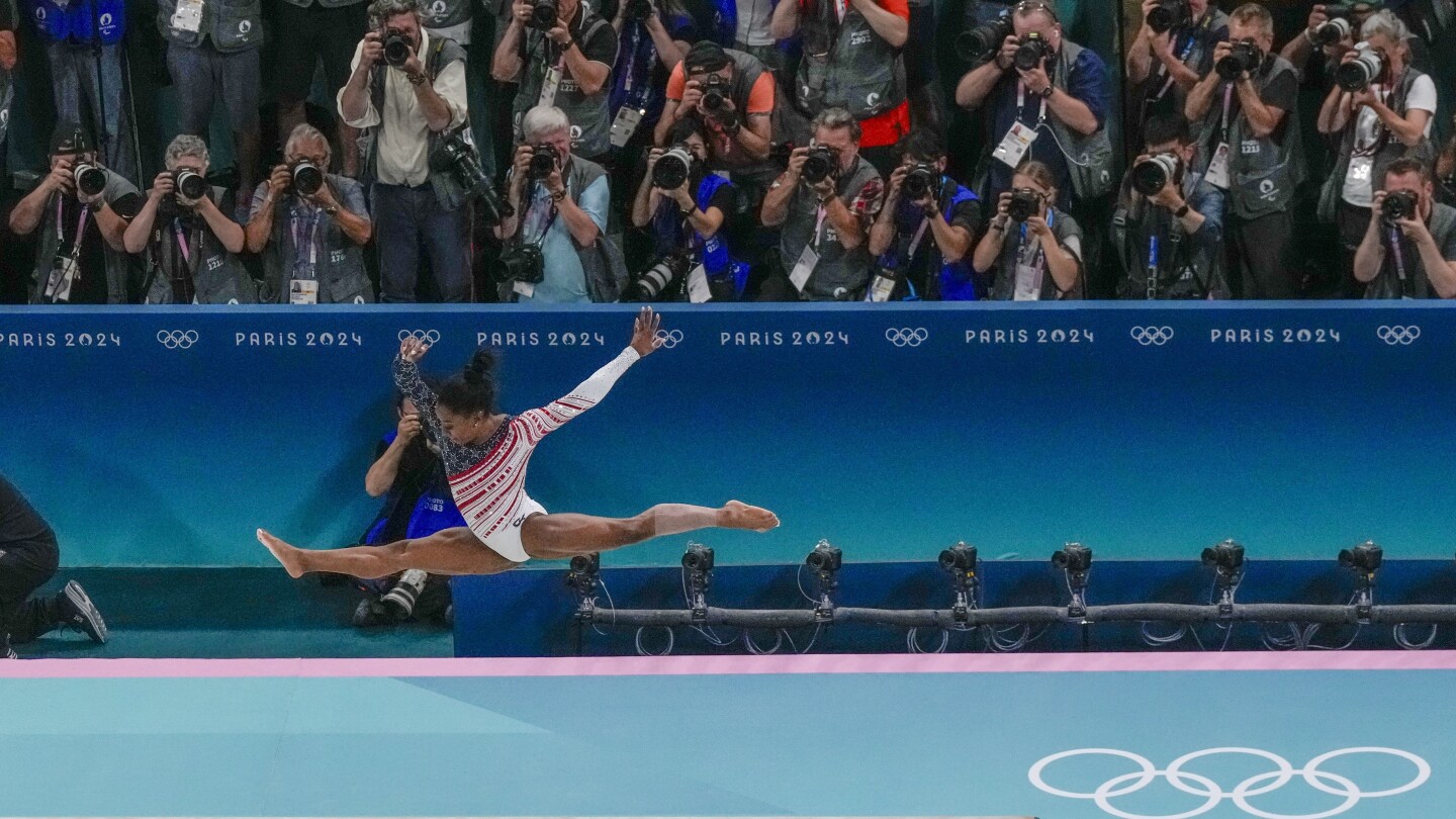 Simone Biles brilhou sob as luzes fortes nas Olimpíadas de Paris