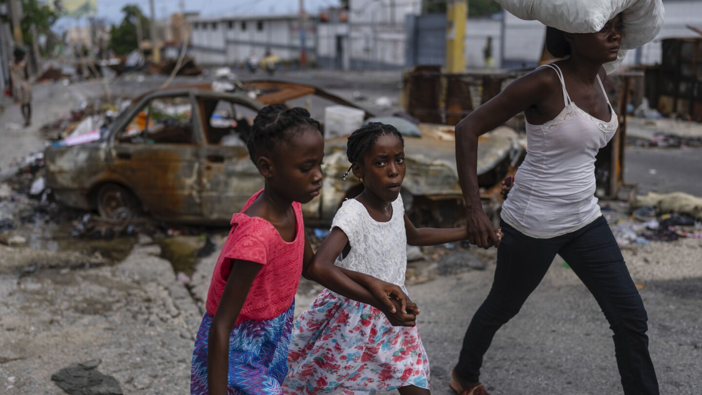 ПОРТ О ПРЕНС Хаити АП — Учениците често повръщат или се подмокрят
