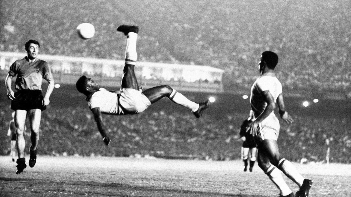 How Soccer Legend Pelé Related With Other Players