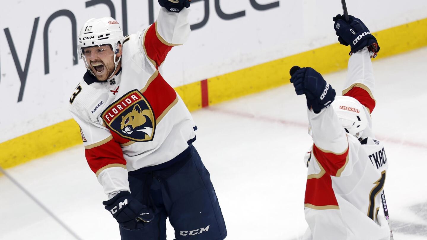 Florida Panthers Upset Record-Setting Boston Bruins - The New York Times