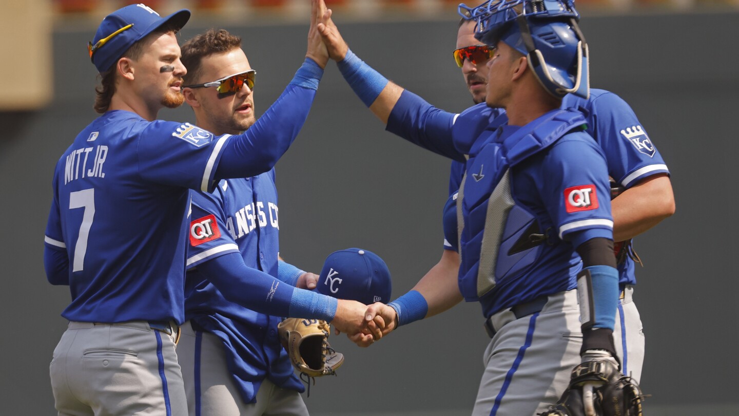 Royals Avoid Sweep With 10th-Inning Win Over Twins
