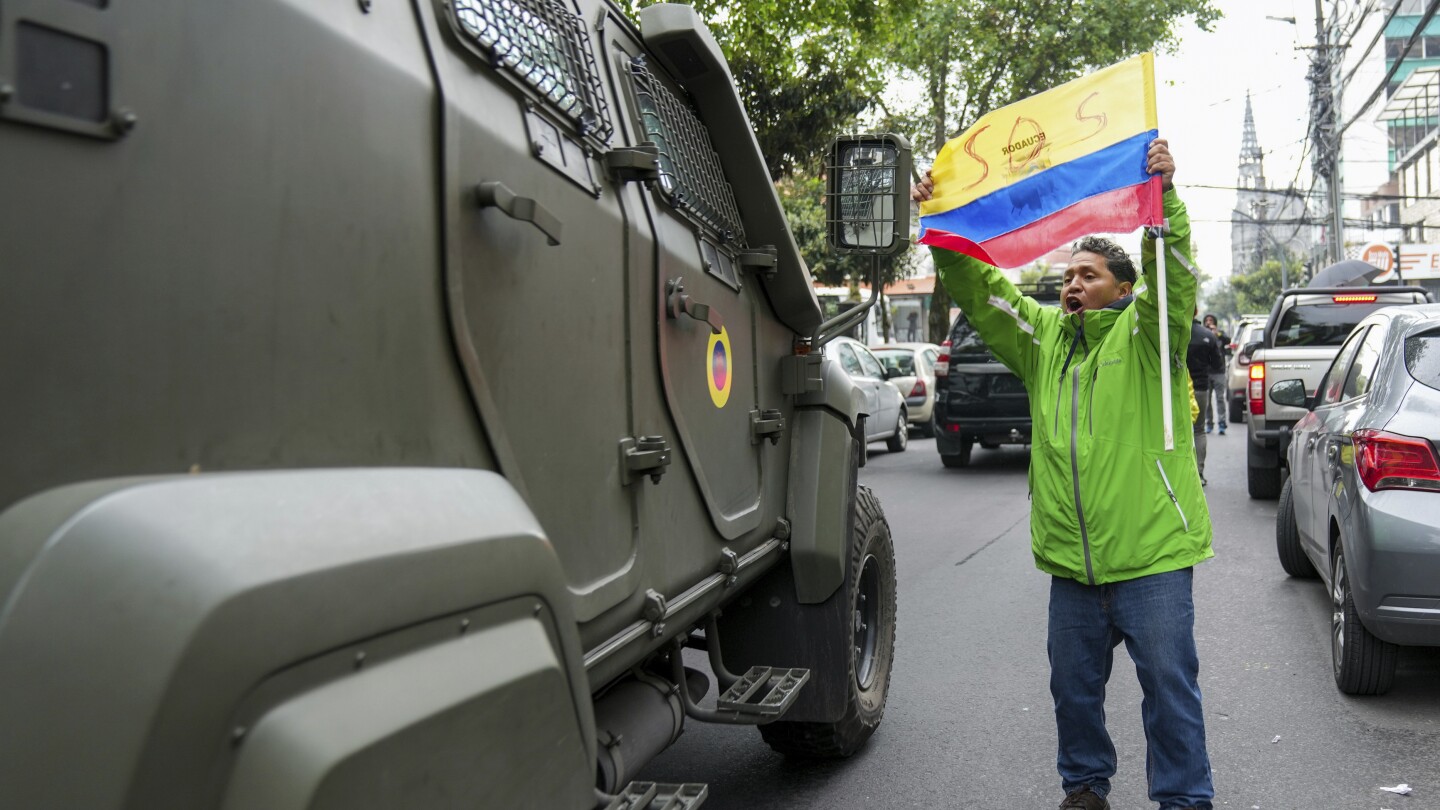 МЕКСИКО СИТИ AP — Спорът между еквадорския президент Даниел Нобоа