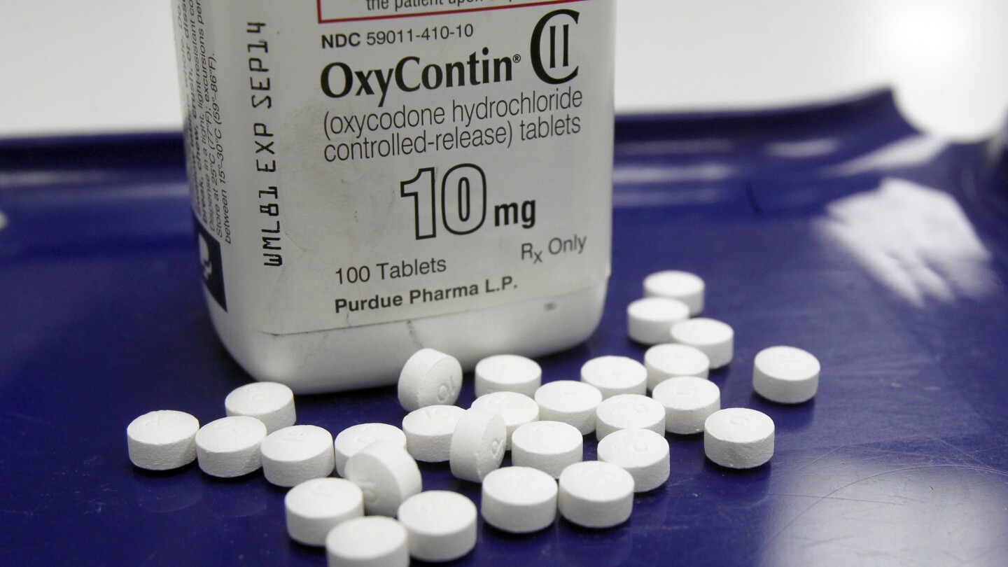 Маркетинговият специалист на OxyContin се съгласява да плати 350 милиона долара, вместо да бъде изправен пред съдебни дела