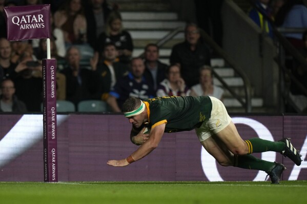 South Africa's Malcolm Marx scores a try during the rugby union international match between South Africa and New Zealand, at Twickenham stadium in London, Friday, Aug. 25, 2023. (AP Photo/Alastair Grant)