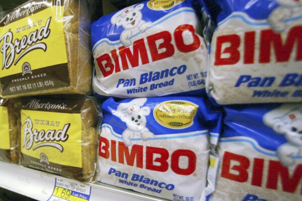  FILE - Bimbo bread is displayed on a shelf at a market in Anaheim, Calif., on April 24, 2003. On Tuesday, June 25, 2024, U.S. federal food safety regulators warned Bimbo Bakeries USA - which includes brands such as Sara Lee, Oroweat, Thomas',  Entenmann's and Ball Park buns and rolls - to stop using labels that say its products contain potentially dangerous allergens when they don't. (AP Photo/Damian Dovarganes, Files)