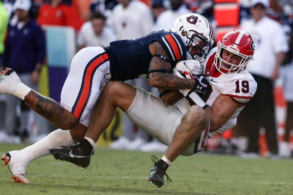 Debate over tight end value hovers over Brock Bowers' draft prospects | AP News