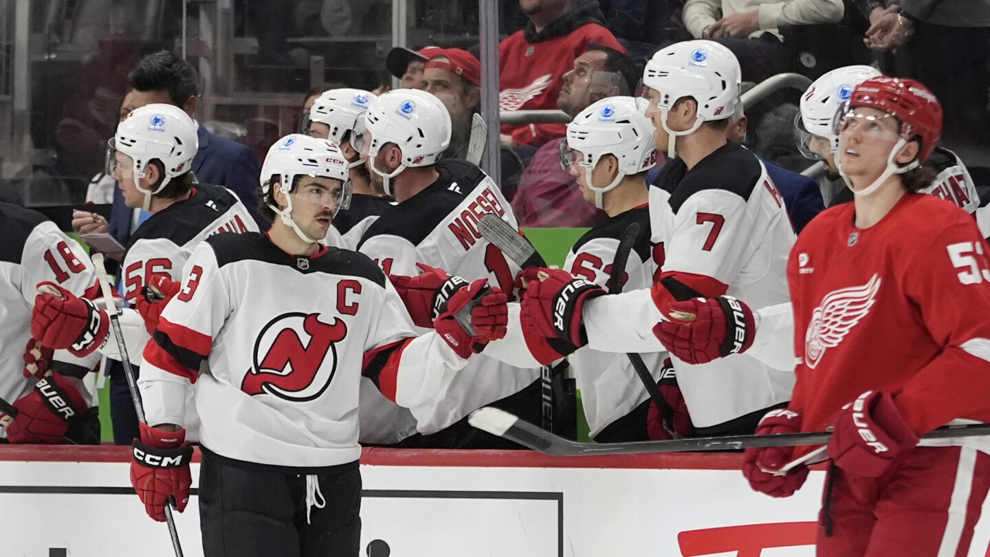 Devils Edge Red Wings 5-4 in Matinee