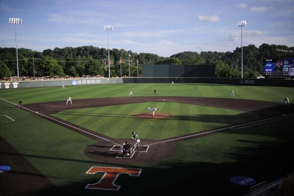 Knack for clutch hits has Tennessee Vols 2 wins from CWS