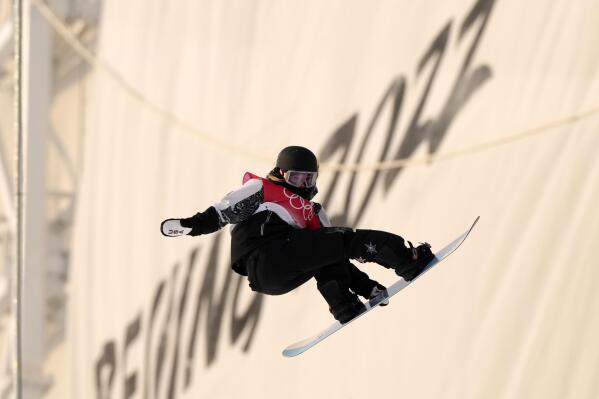 Shaun White falls on final run, fails to medal in fifth Winter
